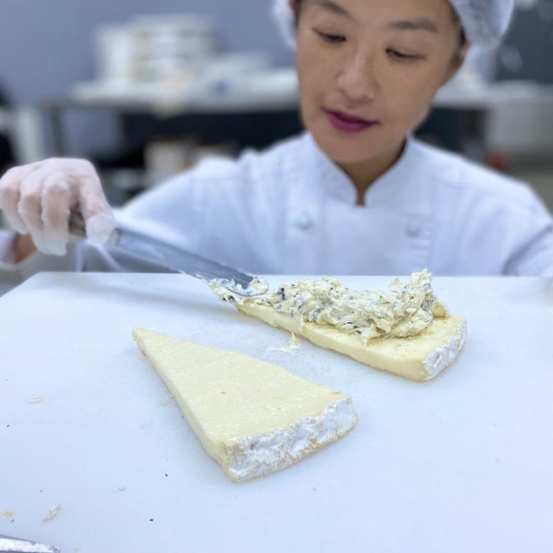Truffle Brie, Homemade (350g)