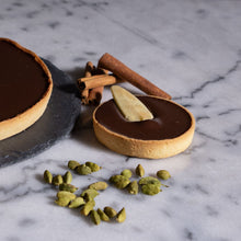 Load image into Gallery viewer, DUO of Sweet Tartes - Mini Caramel Almond &amp; Mini Chocolate Praline
