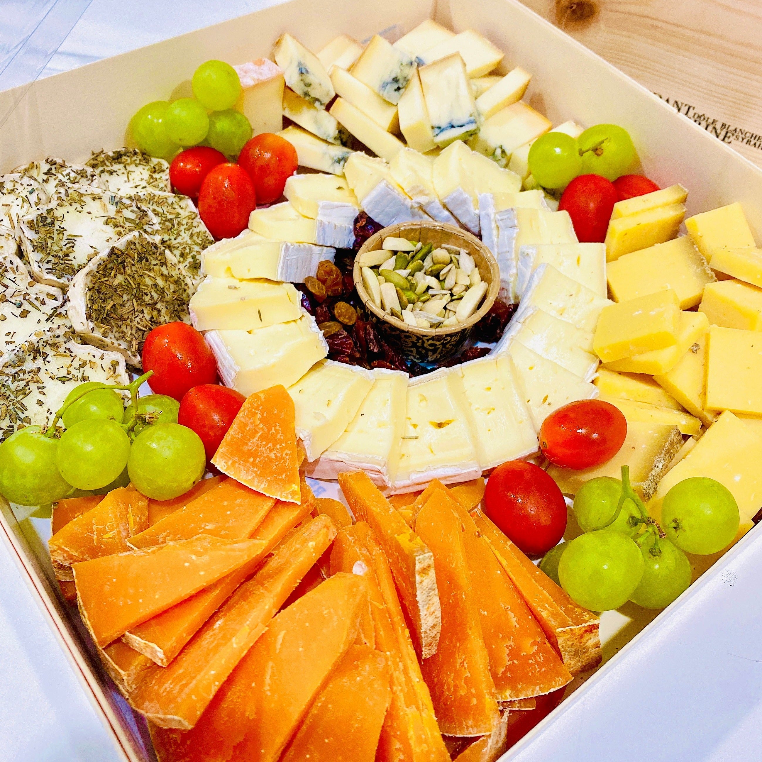 Deluxe Cheese Platter - 5 Cheeses (1kg)