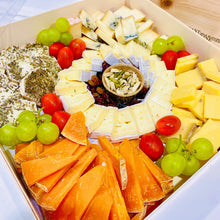 Load image into Gallery viewer, Deluxe Cheese Platter, 1 KG
