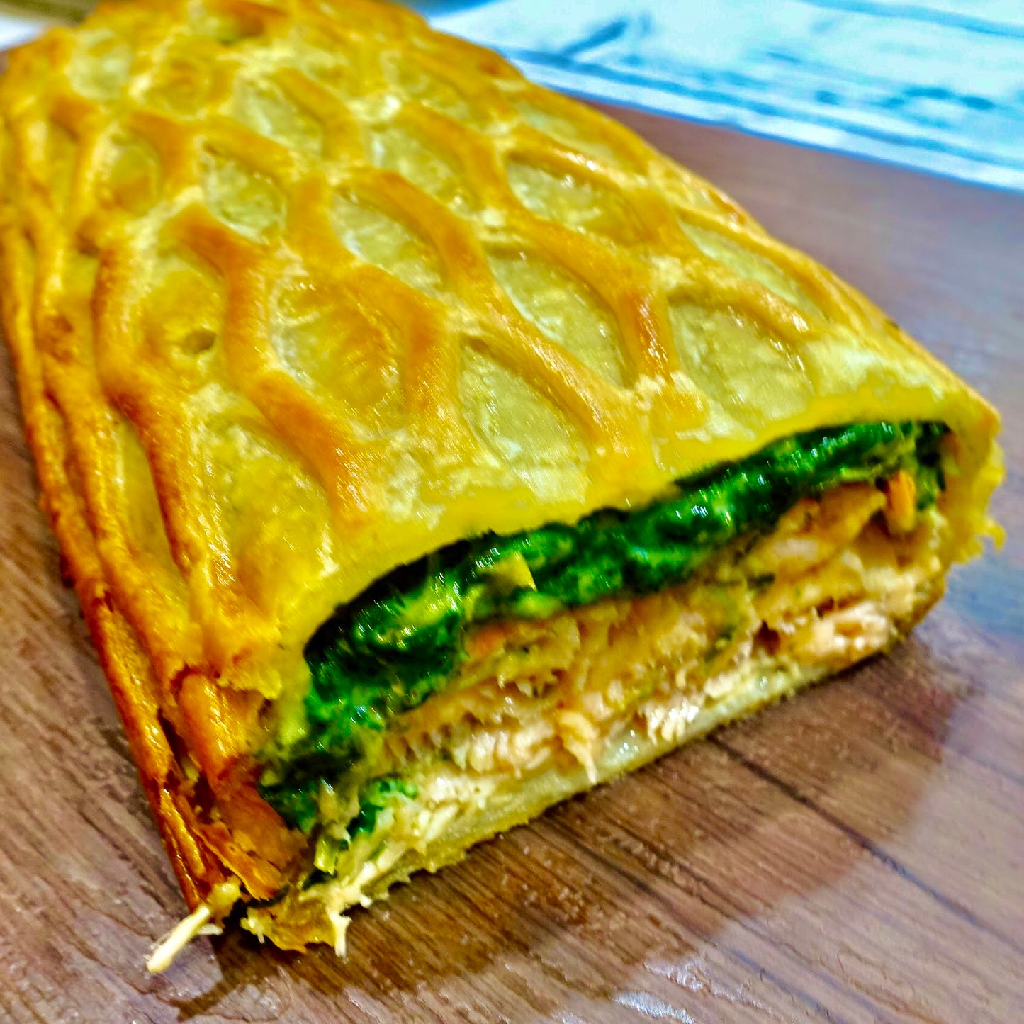 Salmon "Coulibiac" Wellington in Pastry with White Wine Sauce (1.2kg)