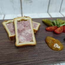 Load image into Gallery viewer, Pâté En Croûte, 800 grams
